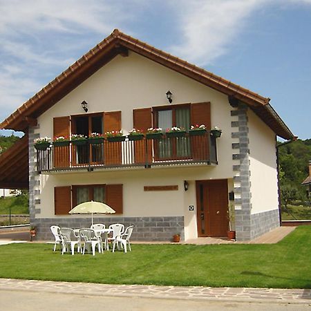 בית הארחה Espinal-Auzperri 	Casa Rural Irugoienea מראה חיצוני תמונה